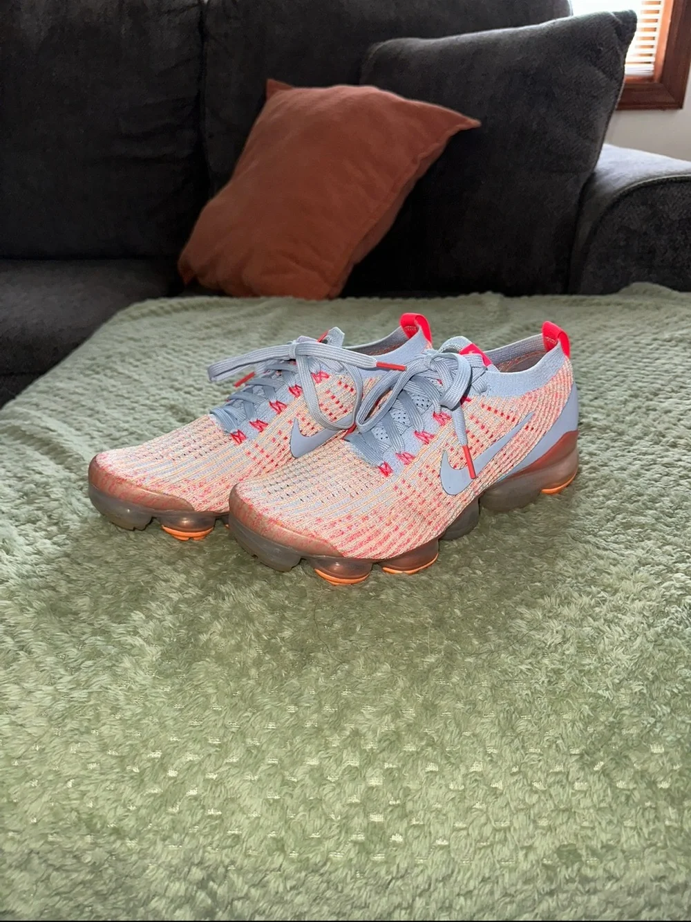 Nike Women’s Air Vapor Max Size 9.5 !!!